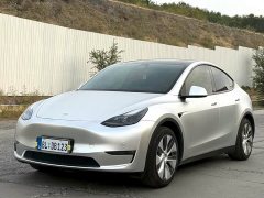 Tesla Model Y 2022 Facelift Long Range All-Wheel Drive - ფოტო 1