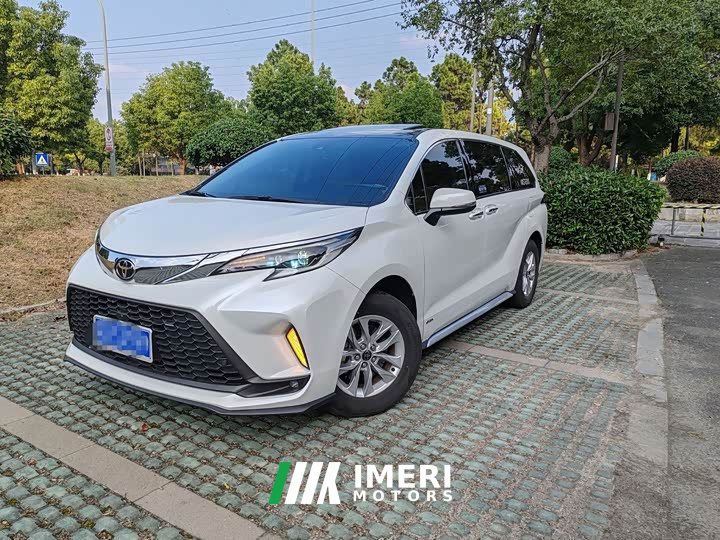 Toyota Gravia 2.5L Hybrid Comfort Edition