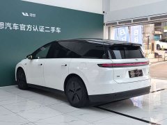 Li Auto i8 Standard Edition - ფოტო 16