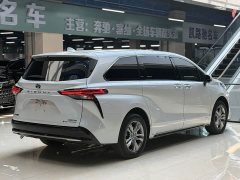 Toyota Sienna 2.5L Hybrid AWD Premium - ფოტო 11