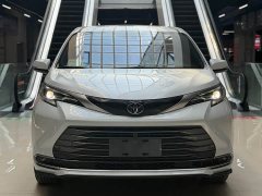 Toyota Sienna 2.5L Hybrid AWD Premium - ფოტო 2