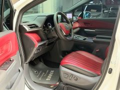 Toyota Grevias 2.5L Hybrid Luxury - ფოტო 4