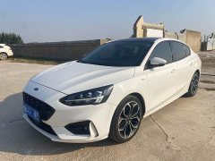 Ford Focus Sedan EcoBoost 180 Automatic ST Line - ფოტო 1