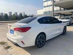 Ford Focus Sedan EcoBoost 180 Automatic ST Line - ფოტო 3