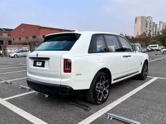 Rolls-Royce Cullinan Black Badge - ფოტო 3