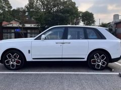 Rolls-Royce Cullinan Black Badge - ფოტო 5