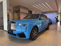 Rolls-Royce Cullinan Black Badge - ფოტო 1