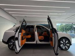 Rolls-Royce Cullinan Four Seater Edition - photo 2