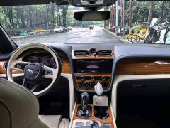 Bentley Bentayga 4.0T V8 Long Wheelbase - ფოტო 9