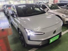Volvo EX30 2025 Rear-Wheel Drive Extended Range Ultra - ფოტო 4