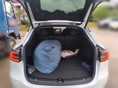 Tesla Model Y Rear-Wheel Drive - ფოტო 10