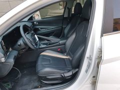 Hyundai Elantra 1.5L CVT GLX Elite - ფოტო 15