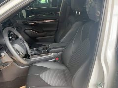 Toyota Crown Venza 2023 2.5L HEV AWD Luxury - ფოტო 11