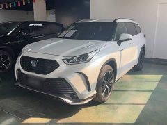 Toyota Crown Venza 2023 2.5L HEV AWD Luxury - ფოტო 2