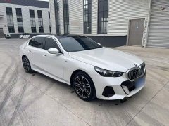 BMW 5 Series 525Li M Sport Package - ფოტო 4