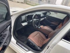 BMW 5 Series 525Li M Sport Package - ფოტო 9