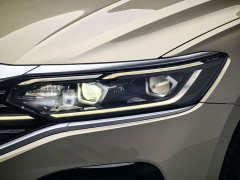 Volkswagen Passat 330TSI Luxury - ფოტო 5