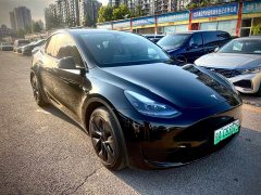 Tesla Model Y Rear-Wheel Drive - ფოტო 3