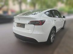 Tesla Model Y Standard Range RWD - ფოტო 6
