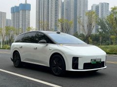 Li Auto i8 2025 Standard Edition - ფოტო 2
