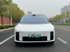 Li Auto i8 2025 Standard Edition - ფოტო 3