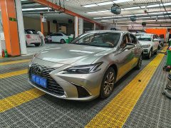 Lexus ES 200 Premium Edition - ფოტო 1