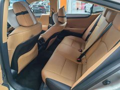 Lexus ES 200 Premium Edition - ფოტო 8