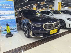 BMW 5 Series 530Li Luxury Edition Premium Package - ფოტო 3