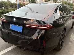 BMW 5 Series 525Li M Sport Package - ფოტო 9