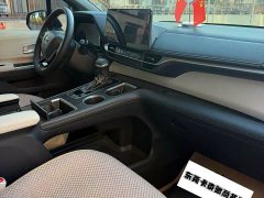 Toyota Sienna 2.5L Hybrid AWD Premium - ფოტო 4