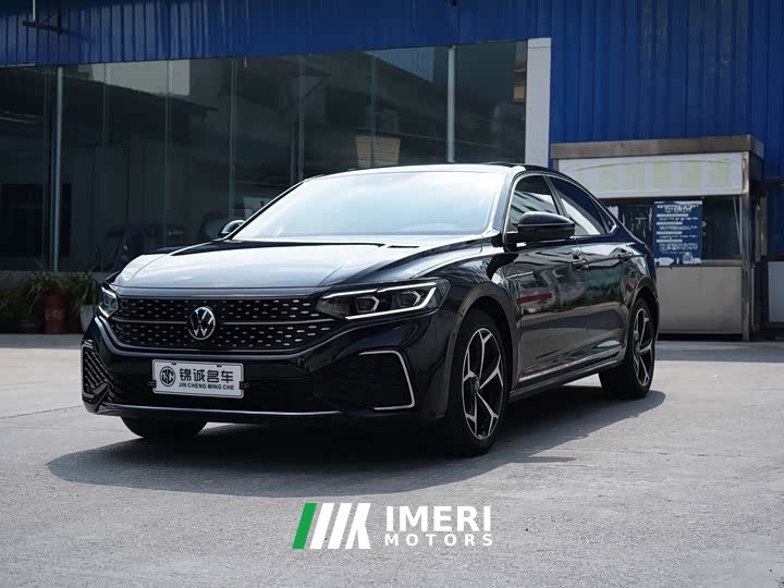 Volkswagen Passat 330TSI Luxury