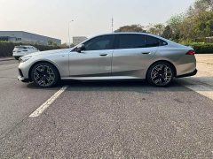 BMW 5 Series 530Li Luxury M Sport Package - ფოტო 10