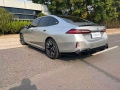 BMW 5 Series 530Li Luxury M Sport Package - ფოტო 2