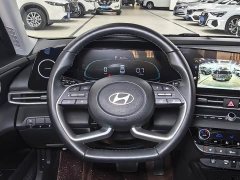 Hyundai Elantra 1.5L CVT Luxury - ფოტო 11
