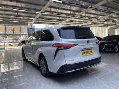 Toyota Sienna 2.5L Hybrid AWD Premium - ფოტო 2