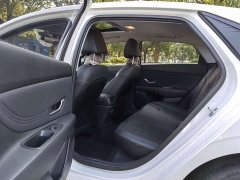 Hyundai Elantra 2022 1.5L CVT Luxury - ფოტო 10