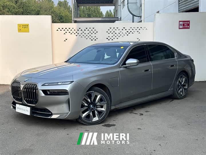 BMW i7 2023 xDrive60L Luxury Package - ავტომობილი ჩინეთიდან