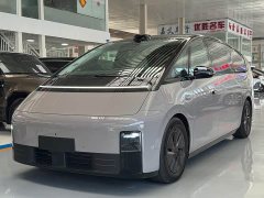 Li Auto Li Xiang MEGA Ultra - ფოტო 1