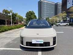Li Auto i8 2025 Standard Edition - ფოტო 2