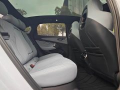 BYD Dolphin 2022 550km Standard Range RWD Luxury - ფოტო 5