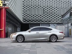 Lexus ES 2022 300h Excellence Edition - ფოტო 2