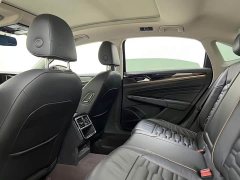 Volkswagen Passat 330TSI Elite - ფოტო 12
