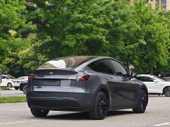 Tesla Model Y Long Range All-Wheel Drive - ფოტო 4