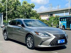 Lexus ES 200 Excellence Edition - ფოტო 3