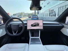 Tesla Model Y Rear-Wheel Drive - ფოტო 18