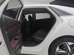 Hyundai Elantra 2022 1.5L CVT Luxury - ფოტო 11