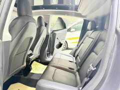 Tesla Model Y Long Range All-Wheel Drive - ფოტო 9