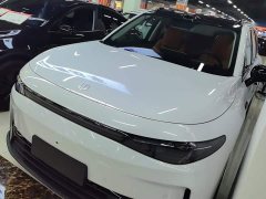 Leapmotor C16 Pure Electric 580 Deluxe Edition 6-Seater - ფოტო 1