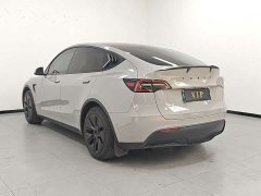 Tesla Model Y Rear-Wheel Drive - ფოტო 4