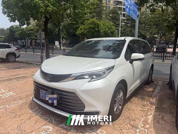 Toyota Sienna 2.5L Hybrid Premium Edition
